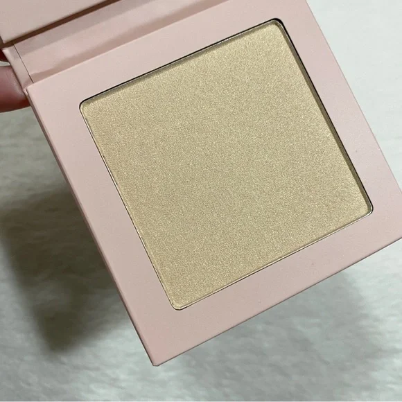 MOTD Cosmetics Highlighter Powder - Lucid Moon - Picture 2 of 3